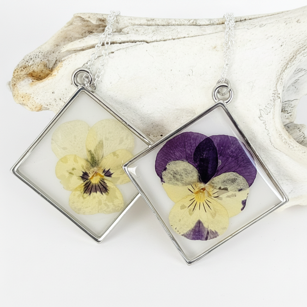 Pressed Violet Necklace | Real Flower in Diamond Pendant